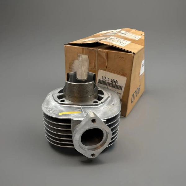Yamaha SUZUKI LT80 ZYLINDER CYLINDER 11210-40B01 ORIGINAL NOS XX22790 11210-40B01 Original Ersatzteil – MG-Teileshop