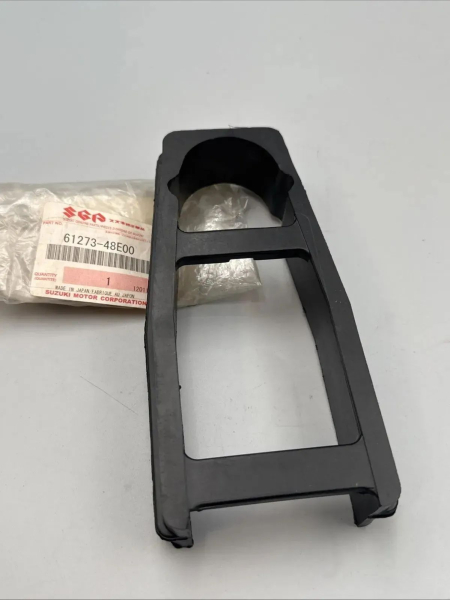 Yamaha SUZUKI GLEITSCHIENE VZ800 BUFFER,CHAIN TOUCH DEFENSE 61273-48E00 XX22801 61273-48E00 Original Ersatzteil – MG-Teilesho