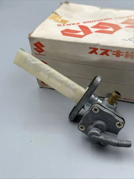 Yamaha SUZUKI KRAFTSTOFFHAHN GSX600F COCK ASSY,FUEL 44300-19C00/01 XX22861 44300-19C01 Original Ersatzteil – MG-Teileshop