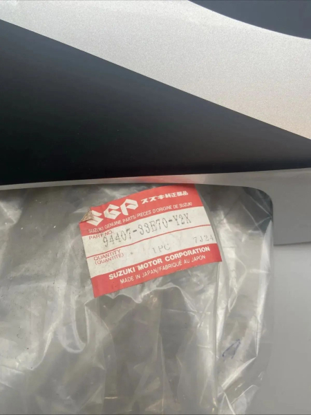 SUZUKI GSX 750X UNTERE VERLEIDUNG 94407-33E70-Y2X NEU ORIGINAL HB0044