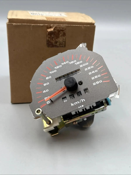 SUZUKI TACHOMETER GSX1100F SPEEDOMETER 34110-48B12/10 XX22879