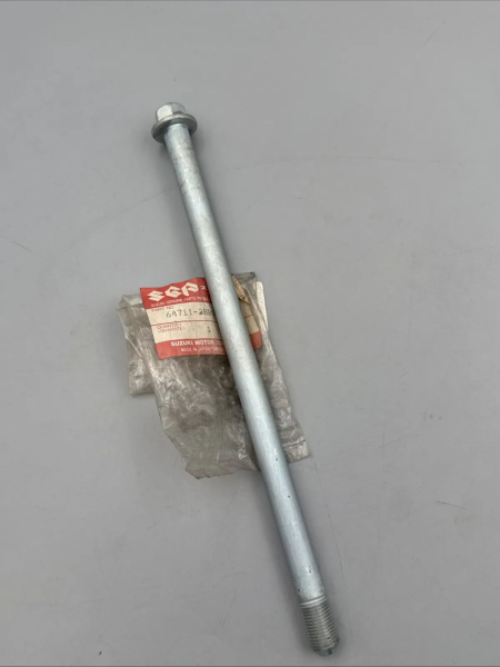 Yamaha SUZUKI ACHSE AN125 RB50 AXLE,RR 64711-28B00 XX37003 64711-28B00 Original Ersatzteil – MG-Teileshop