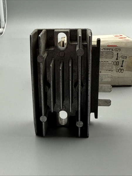 SUZUKI DR600 GS750E GS1100 GSX750E GLEICHRICHTER RECTIFIER ORIGINAL NEU XX22749