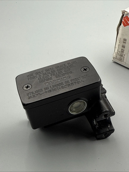SUZUKI HAUPTBREMSZYLINDER VORNE GSR750 SV650 CYLINDER ASSY,FR MASTER XX22742
