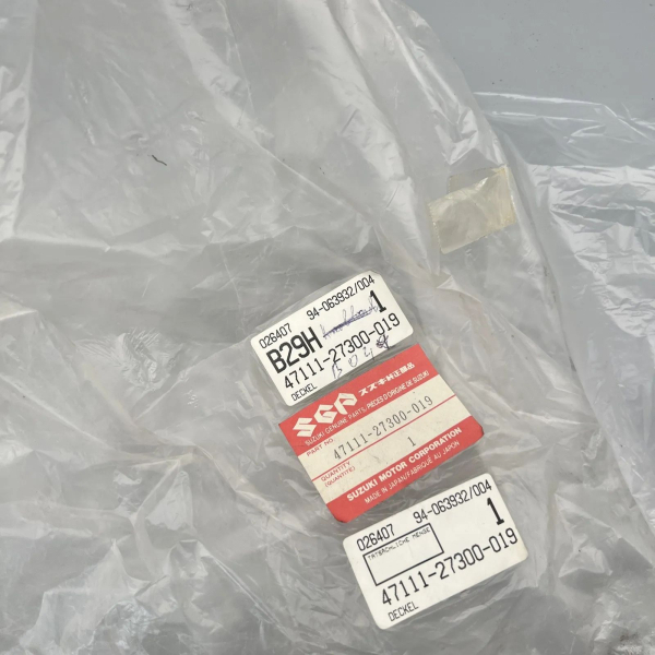 SUZUKI RV 125 VERKLEIDUNG SEITENDECKEL FRAME SIDE COVER ORIGINAL NEU SA0603