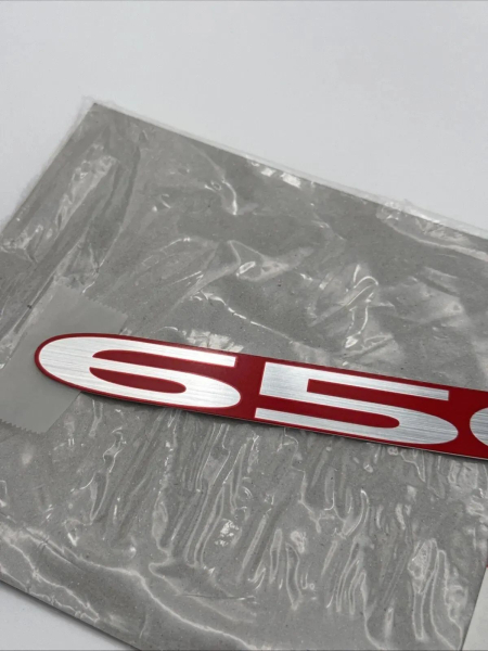 SUZUKI AUFKLEBER,HECKVERKLEIDUNG XF650 EMBLEM,FRAME COVER 68131-04F10-G8V D01674