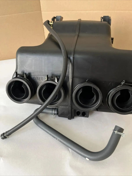 SUZUKI LUFTFILTERKASTEN CLEANER ASSEMBLY 13700-17E01  SUZUKI GSX-R 750 W K01122