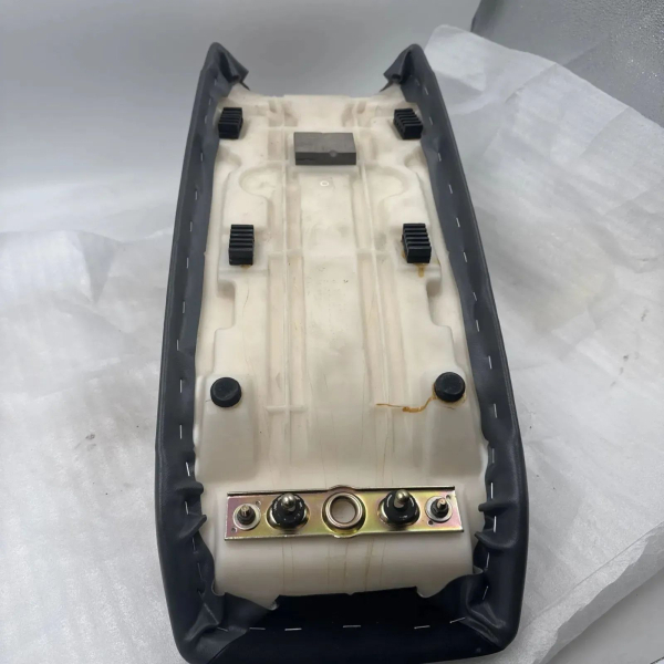 Yamaha SUZUKI SITZBANK SITZ SEAT DR800 45111-31D00 NOS SA0008 45111-31D00 Original Ersatzteil – MG-Teileshop