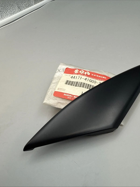SUZUKI VERKLEIDUNG TANK RECHTS GSXR1000 COVER,FUEL TANK,R XX37287
