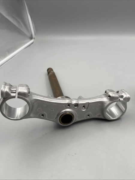 SUZUKI GABELBRÜCKE UNTEN GSF1200 STEM,STEERING 51410-27E01 XX23275