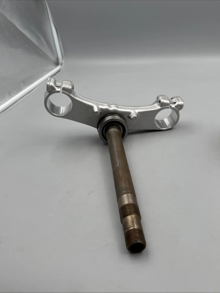 SUZUKI GABELBRÜCKE UNTEN GSF1200 STEM,STEERING 51410-27E01 XX23275